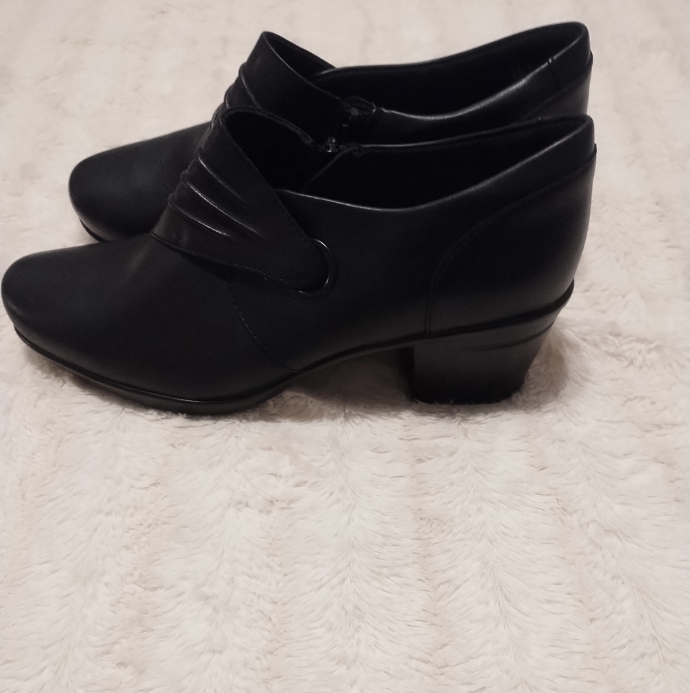 Clarks Emslie Willa Black Leather Booties Shoes 8.5 - Picture 4 of 6